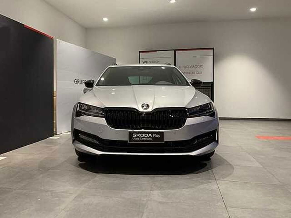 Skoda Superb 2.0 TDI EVO 150 CV SCR DSG SportLine del 2023 usata a Rende (3)