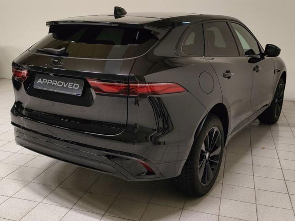 Jaguar F-Pace 2.0 D 163 CV AWD aut. R-Dynamic Black del 2023 usata a Novara (2)