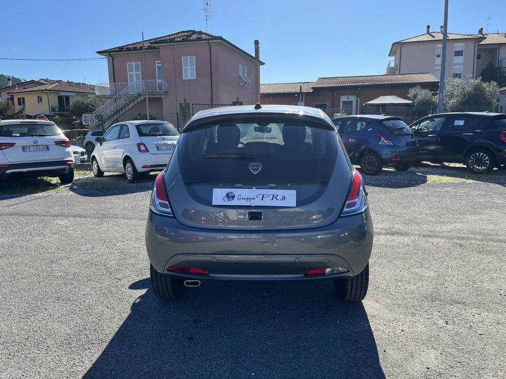 Lancia Ypsilon nuova a La Spezia (6)