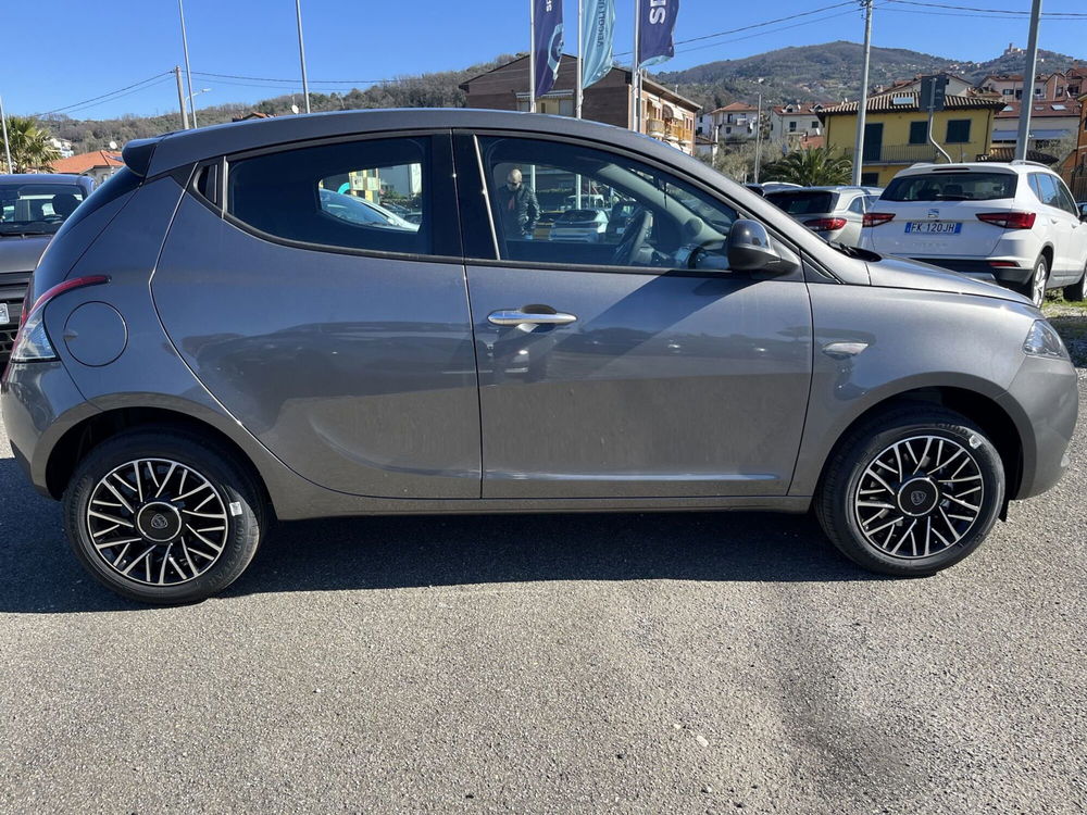 Lancia Ypsilon nuova a La Spezia (8)