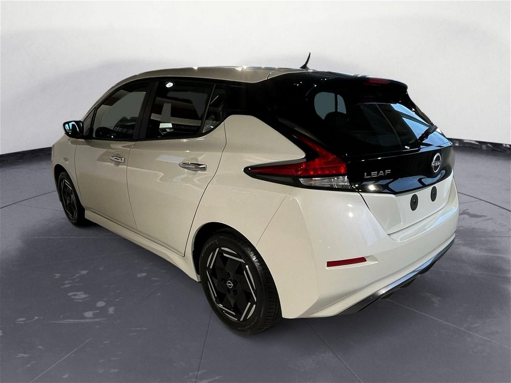 Nissan Leaf Acenta 40 kWh  nuova a Pordenone (4)