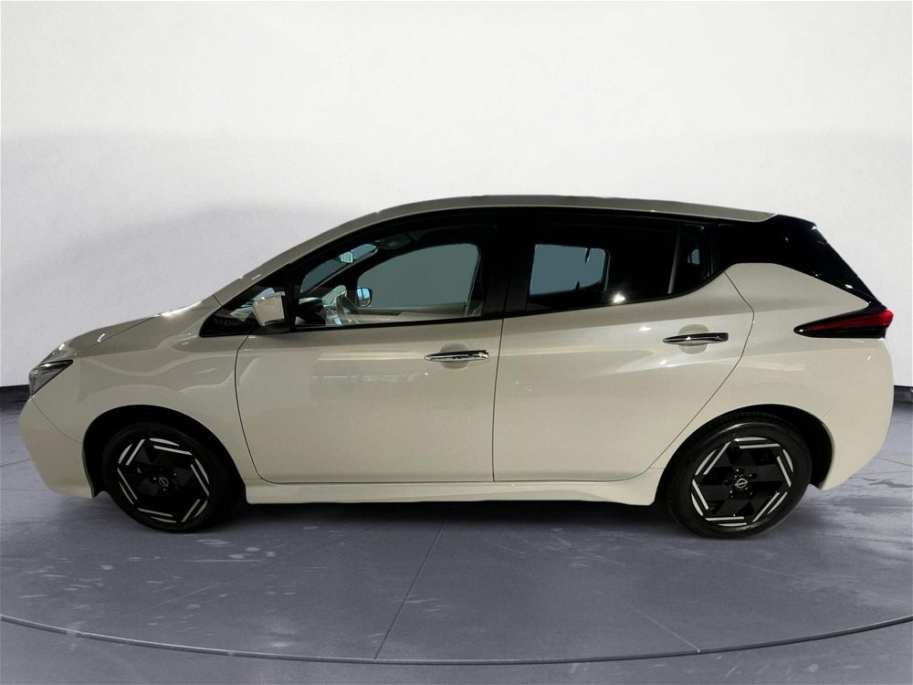Nissan Leaf Acenta 40 kWh  nuova a Pordenone (5)