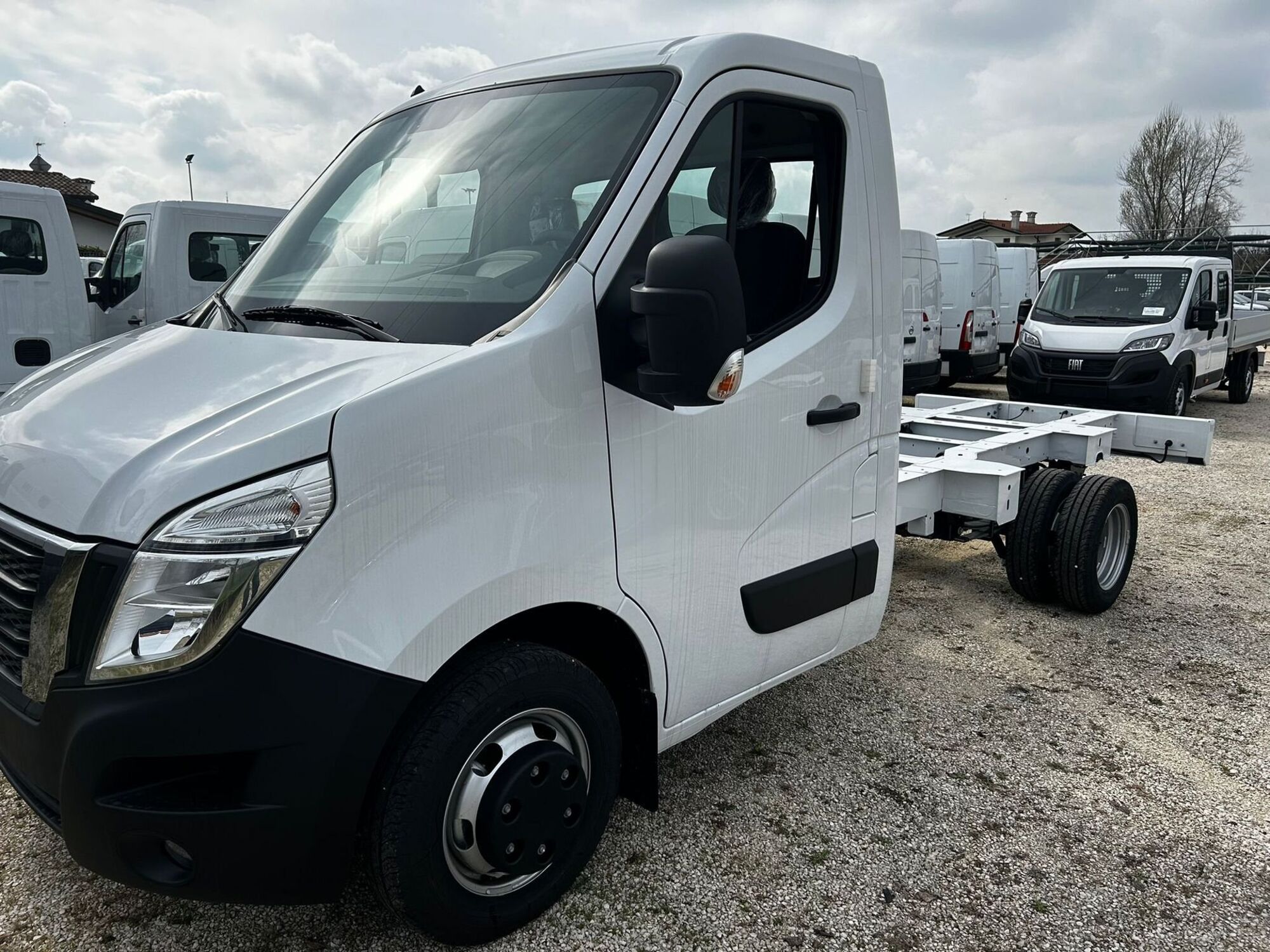 Nissan Interstar Telaio 35 2.3 dCi 165CV Tp-PL-SL-RG Cabinato nuova a Pordenone