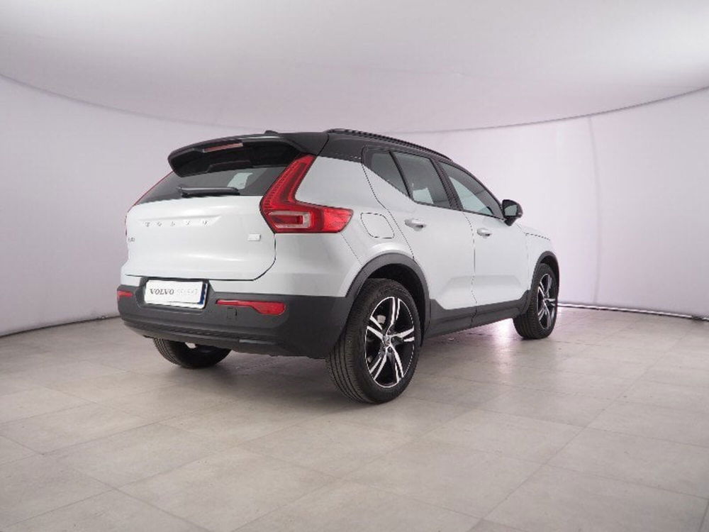 Volvo XC40 T5 Recharge Plug-in Hybrid R-design  del 2022 usata a Palermo (4)