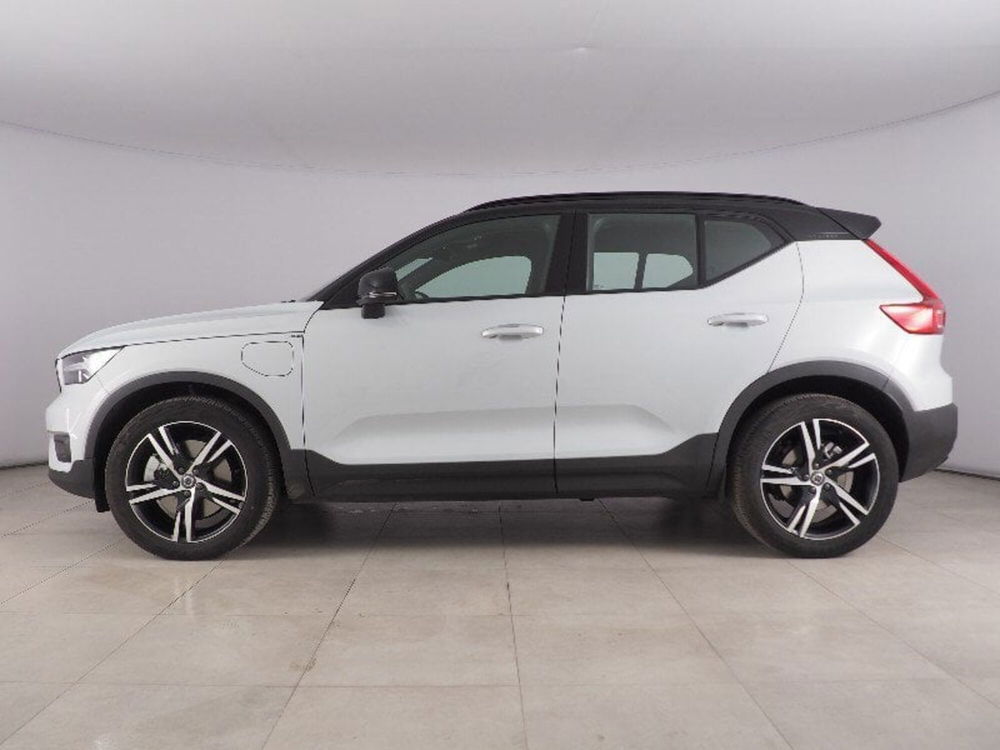 Volvo XC40 T5 Recharge Plug-in Hybrid R-design  del 2022 usata a Palermo (5)