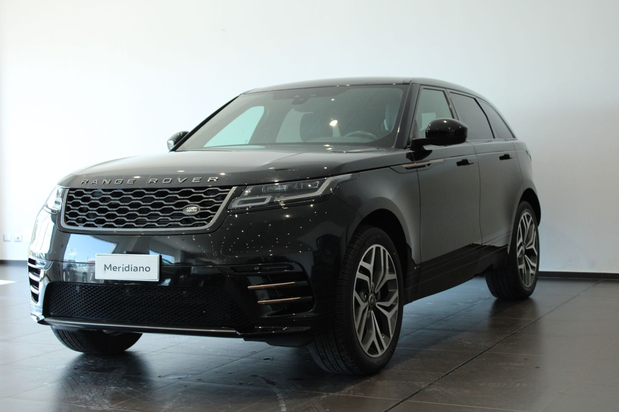 Land Rover Range Rover Velar 2.0D I4 180 CV R-Dynamic  del 2021 usata a Favara