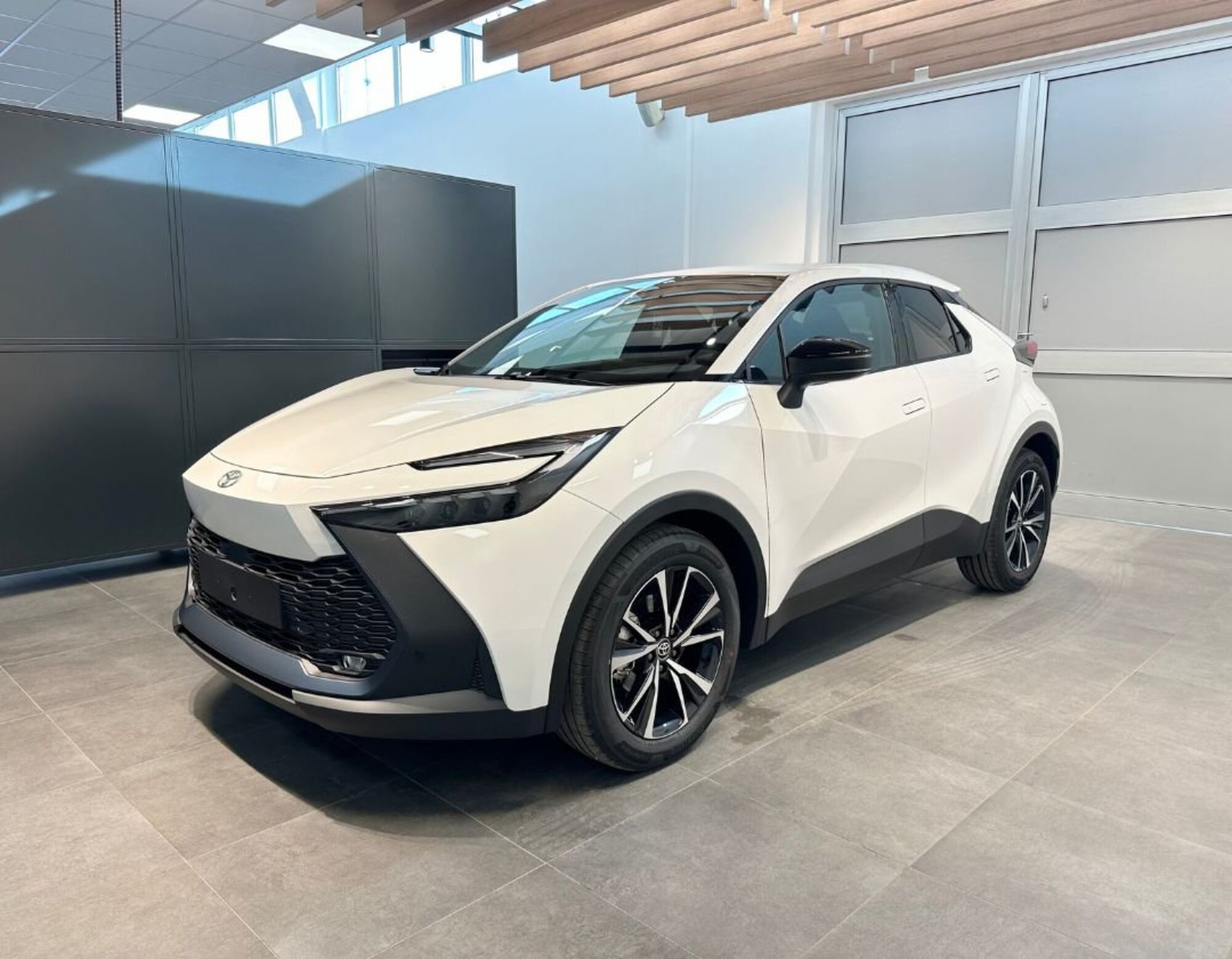 Toyota Toyota C-HR 1.8 hv Trend fwd e-cvt nuova a Ferrara