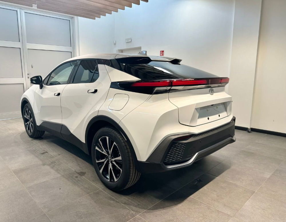 Toyota Toyota C-HR nuova a Ferrara (15)