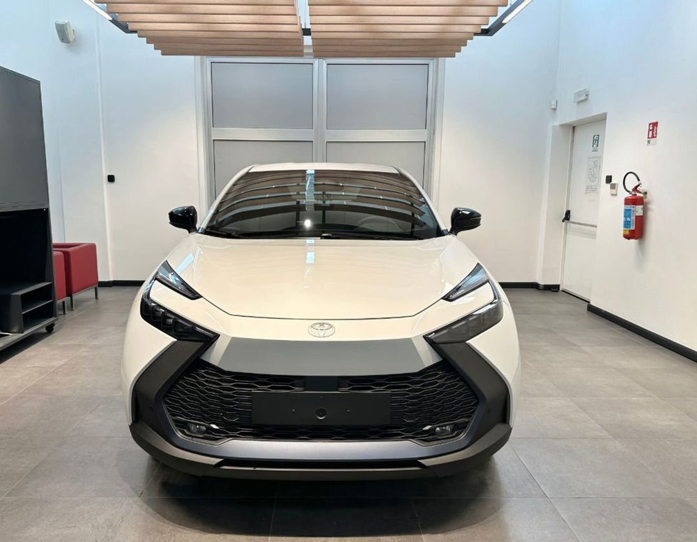 Toyota Toyota C-HR nuova a Ferrara (3)