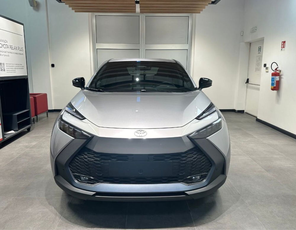 Toyota Toyota C-HR nuova a Ferrara (3)