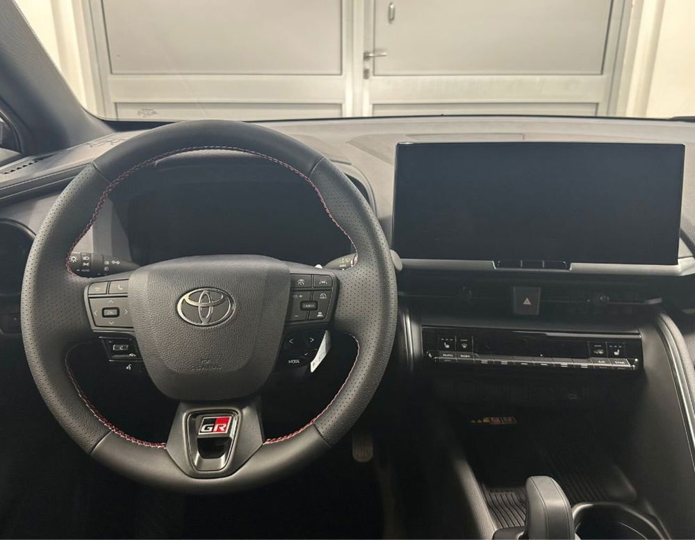 Toyota Toyota C-HR nuova a Ferrara (8)