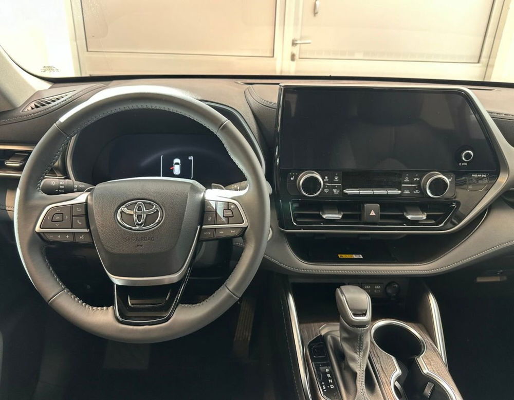 Toyota Highlander nuova a Ferrara (8)