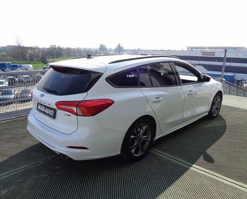 Ford Focus Station Wagon 1.0 EcoBoost 125 CV Start&Stop SW ST Line del 2022 usata a Castelfranco Veneto (3)