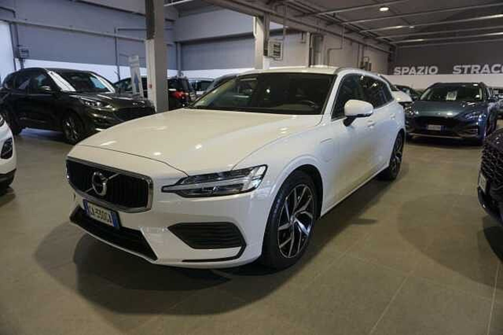 Volvo V60 T6 Recharge AWD Plug-in Hybrid Inscription  del 2020 usata a Bologna