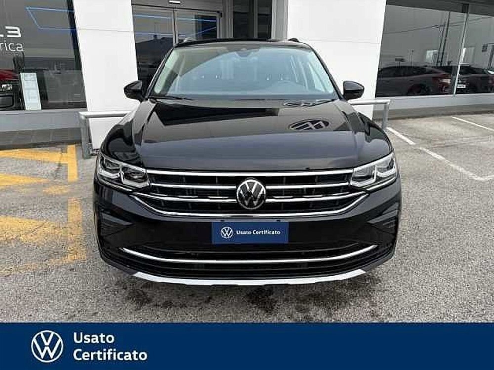 Volkswagen Tiguan 1.5 TSI 150 CV DSG ACT Elegance nuova a Vicenza (2)