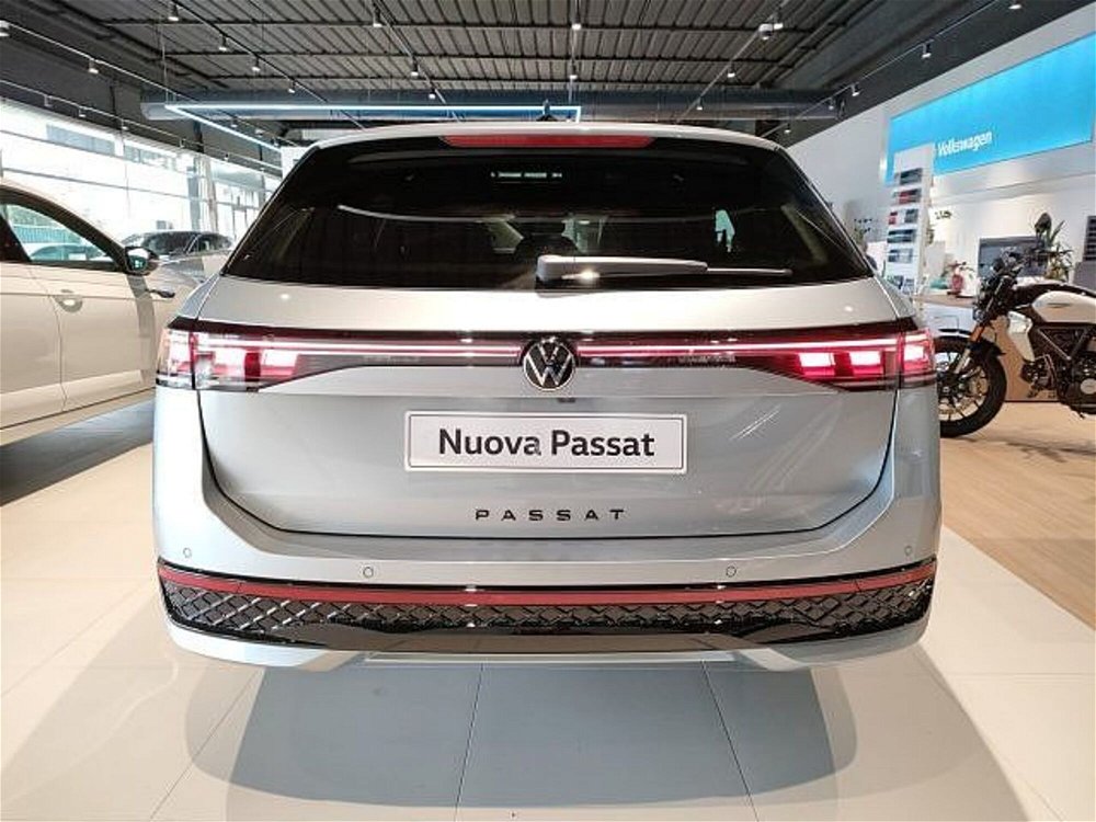 Volkswagen Passat 1.5 etsi act R-Line 150cv dsg nuova a Vicenza (5)