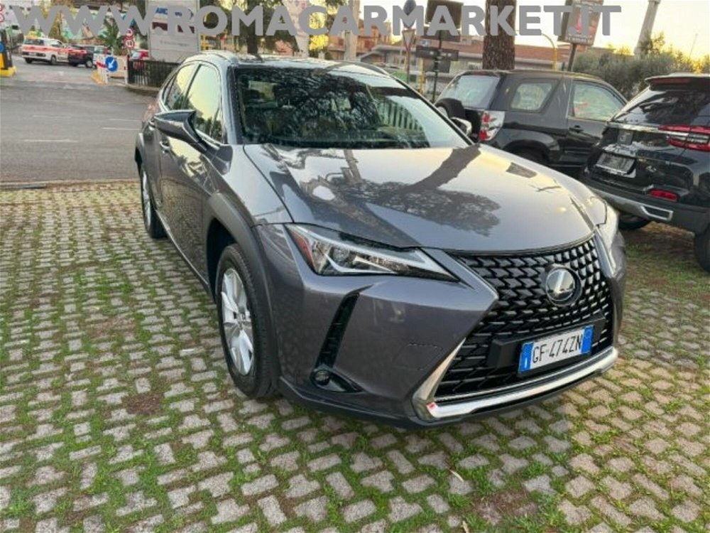 Lexus UX Hybrid Business del 2021 usata a Roma (4)