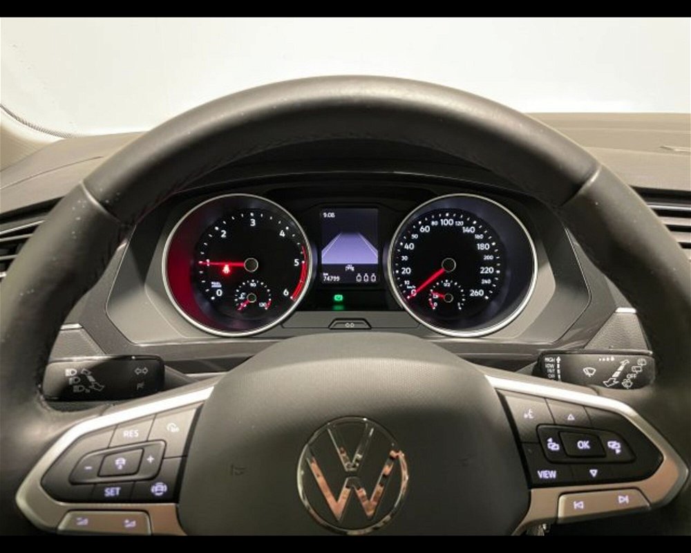 Volkswagen Tiguan 2.0 TDI SCR Life del 2021 usata a Conegliano (5)