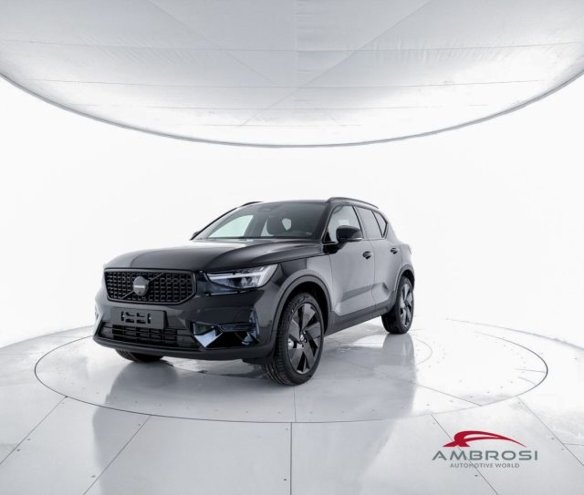 Volvo XC40 2.0 b3 Plus Black Edition auto nuova a Corciano