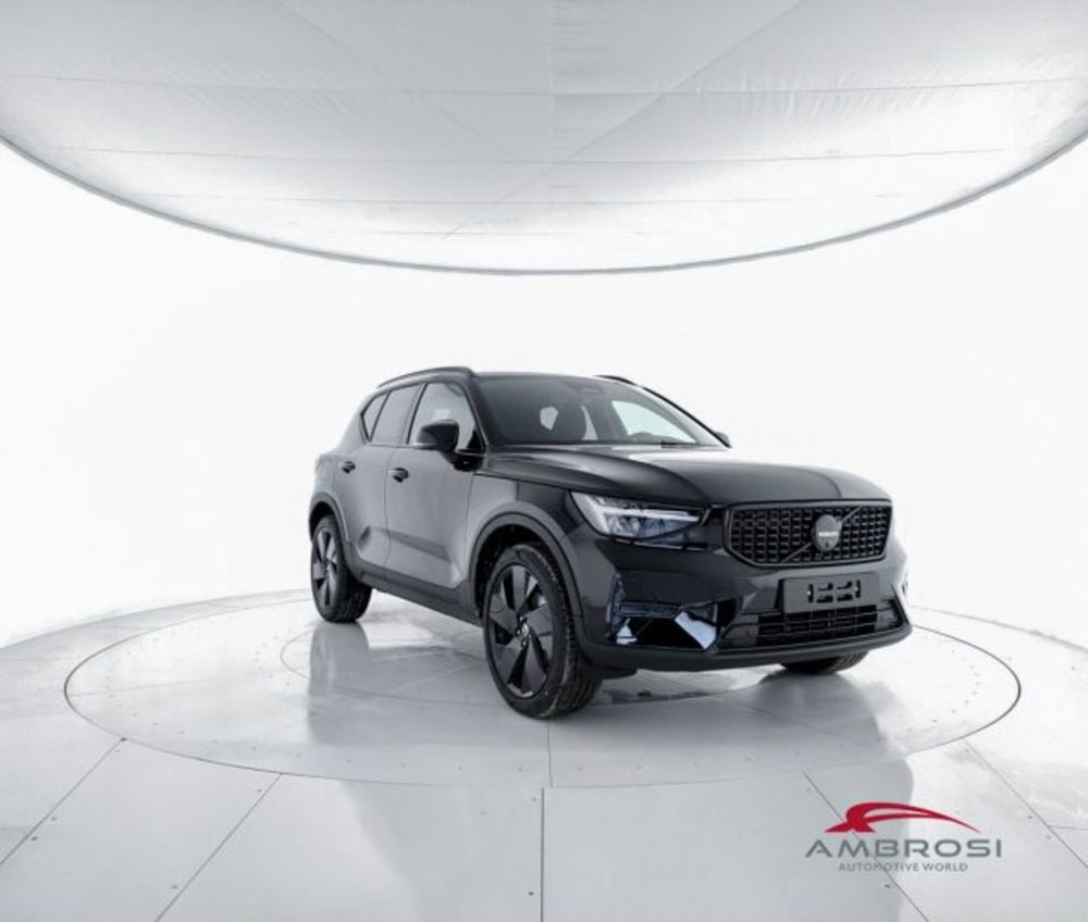 Volvo XC40 2.0 b3 Plus Black Edition auto nuova a Corciano (2)