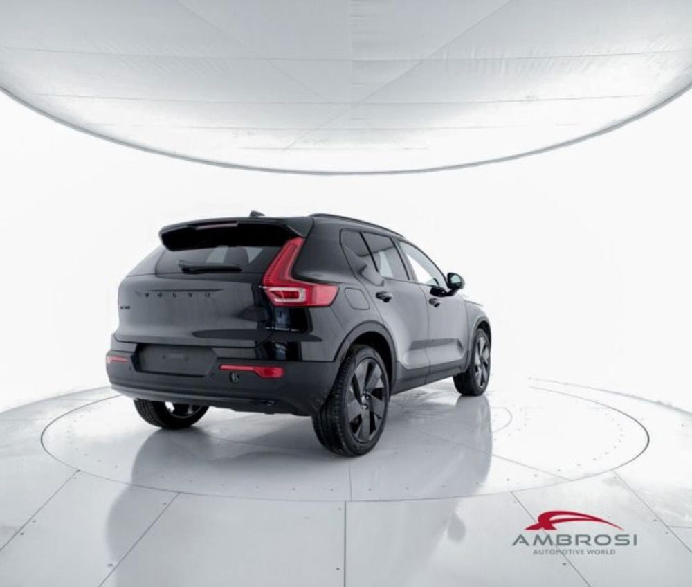 Volvo XC40 2.0 b3 Plus Black Edition auto nuova a Corciano (3)