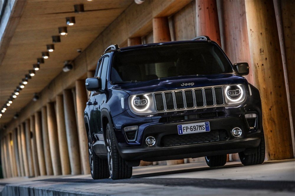 Jeep Renegade 1.3 T4 190CV PHEV 4xe AT6 Limited  nuova a Spoltore (3)
