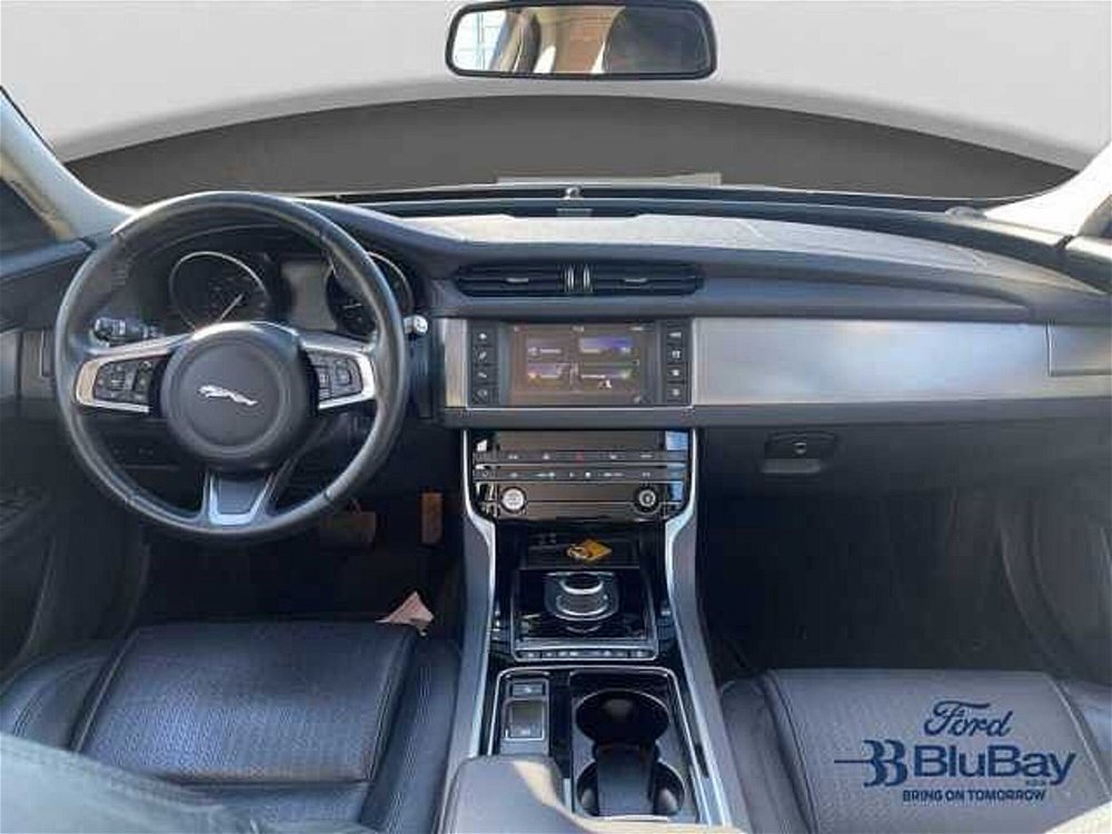 Jaguar XF Sportbrake 2.0 D 180 CV AWD aut. Portfolio  del 2018 usata a Livorno (5)