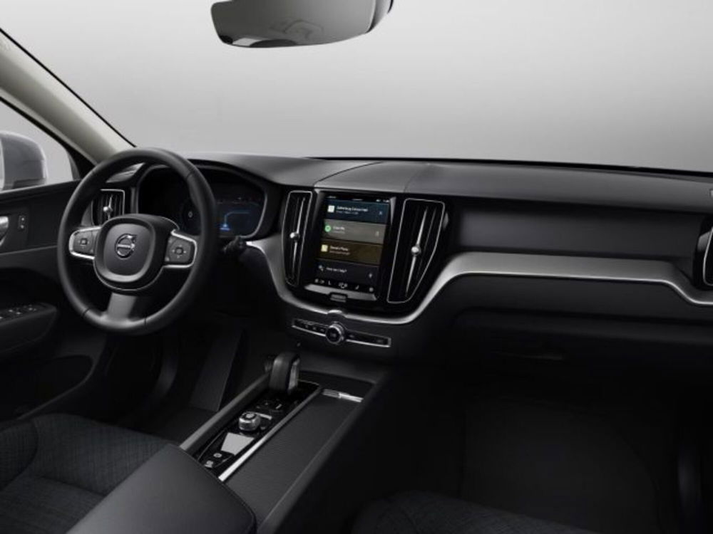 Volvo XC60 nuova a Modena (9)