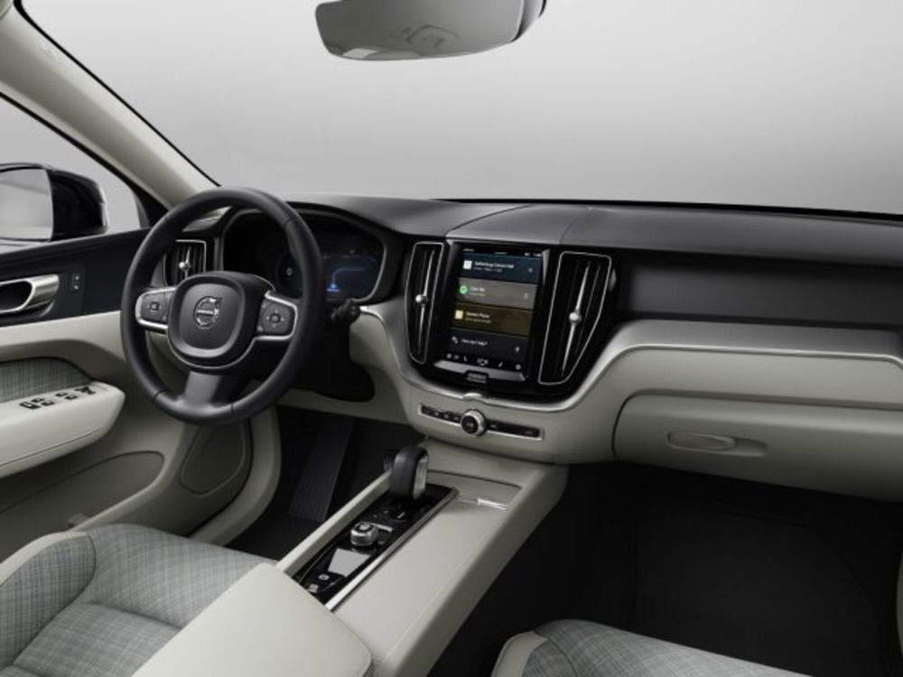 Volvo XC60 nuova a Modena (9)