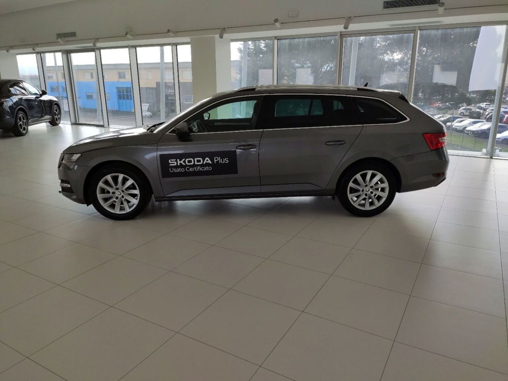 Skoda Superb Station Wagon 2.0 TDI EVO 150 CV SCR DSG Wagon Executive del 2023 usata a Arezzo (2)