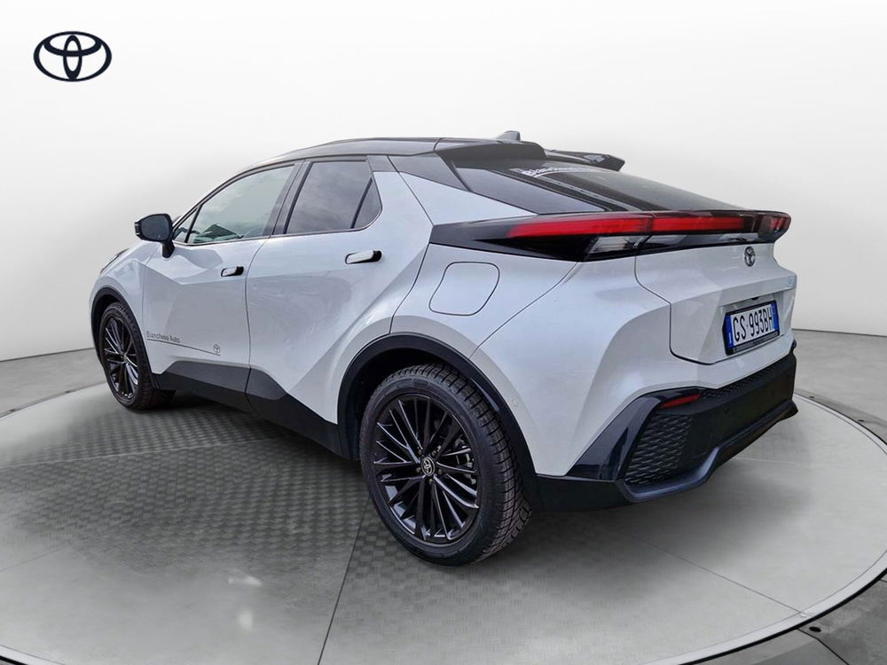 Toyota Toyota C-HR nuova a Cremona (7)