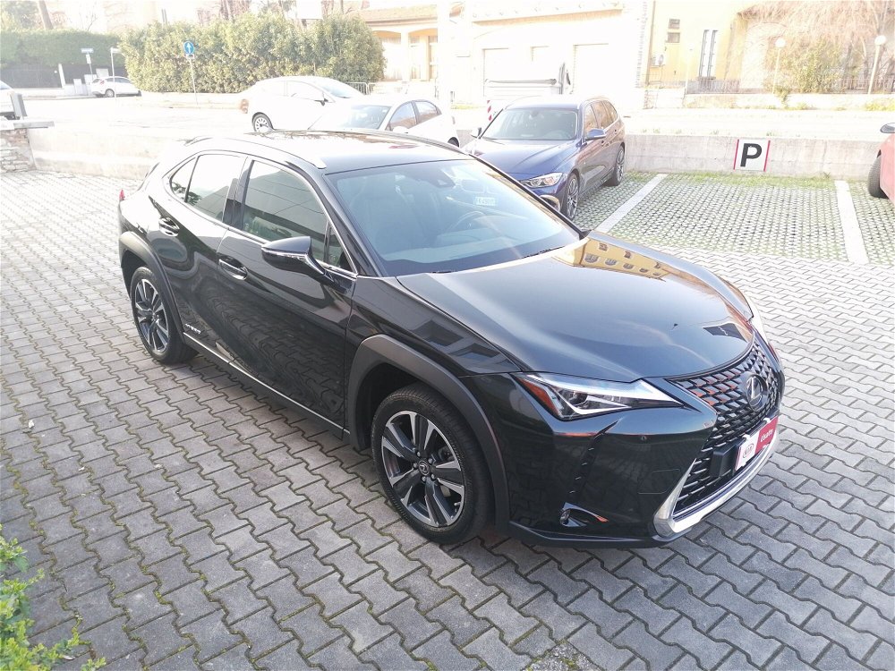 Lexus UX Hybrid 4WD Executive  del 2022 usata a Brescia (5)