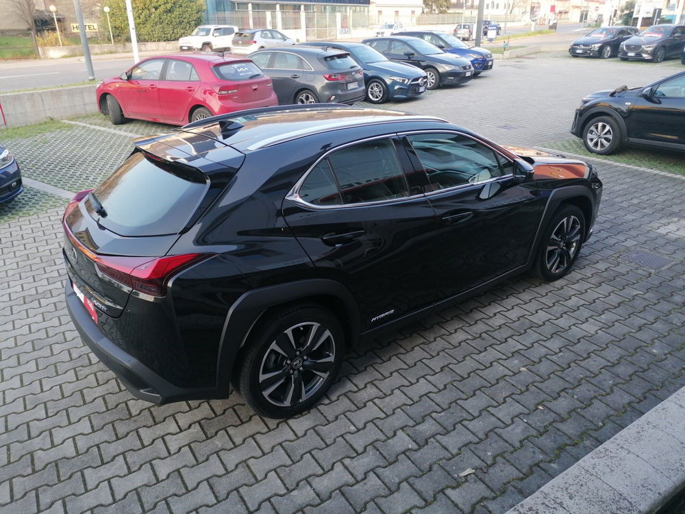 Lexus UX usata a Brescia (7)