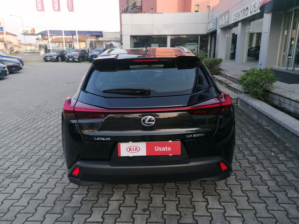 Lexus UX usata a Brescia (8)