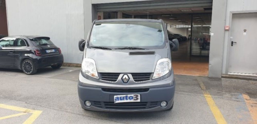 Renault Trafic Furgone T29 2.5 dCi/150 PL-TN Passenger Comfort DPF QS del 2011 usata a Sanremo