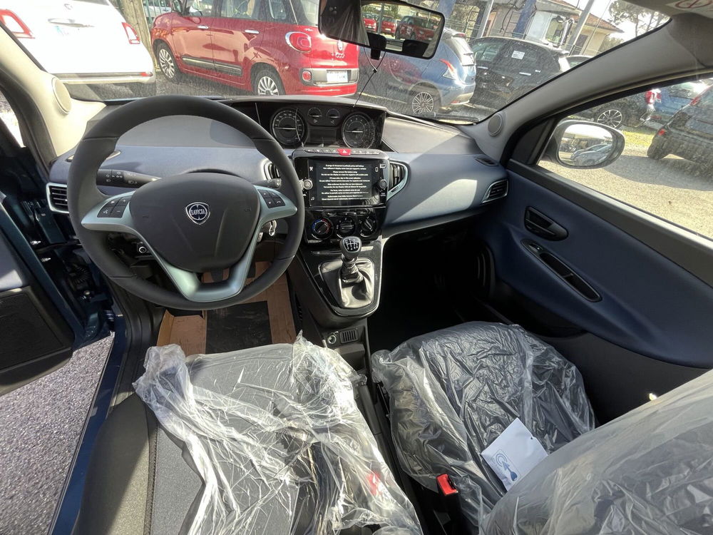 Lancia Ypsilon nuova a La Spezia (12)