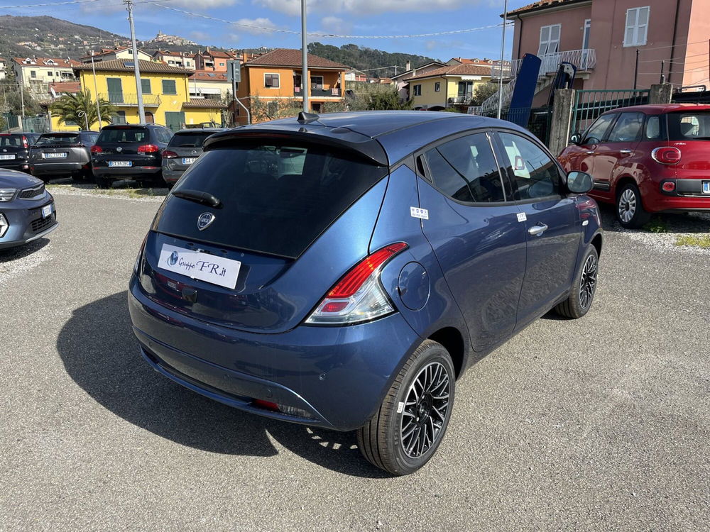 Lancia Ypsilon nuova a La Spezia (7)