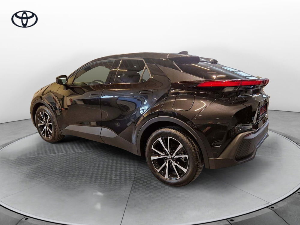 Toyota Toyota C-HR nuova a Cremona (7)