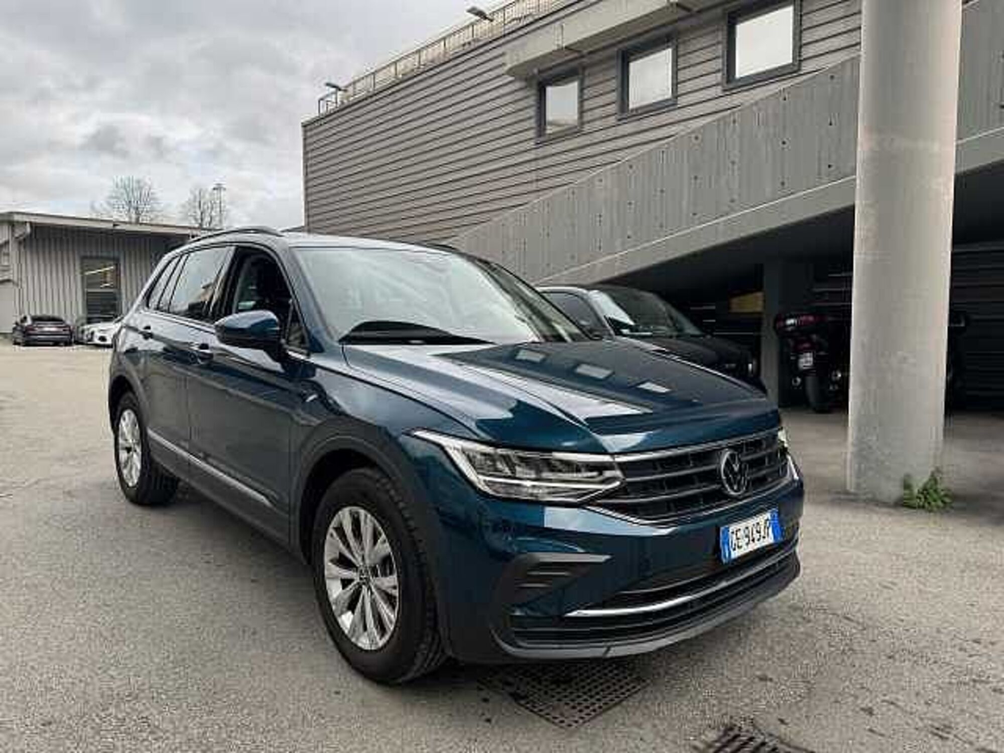 Volkswagen Tiguan 1.4 TSI eHYBRID DSG Life del 2021 usata a Genova