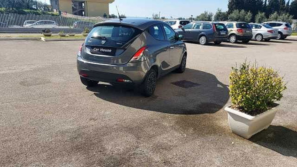 Lancia Ypsilon usata a Latina (3)