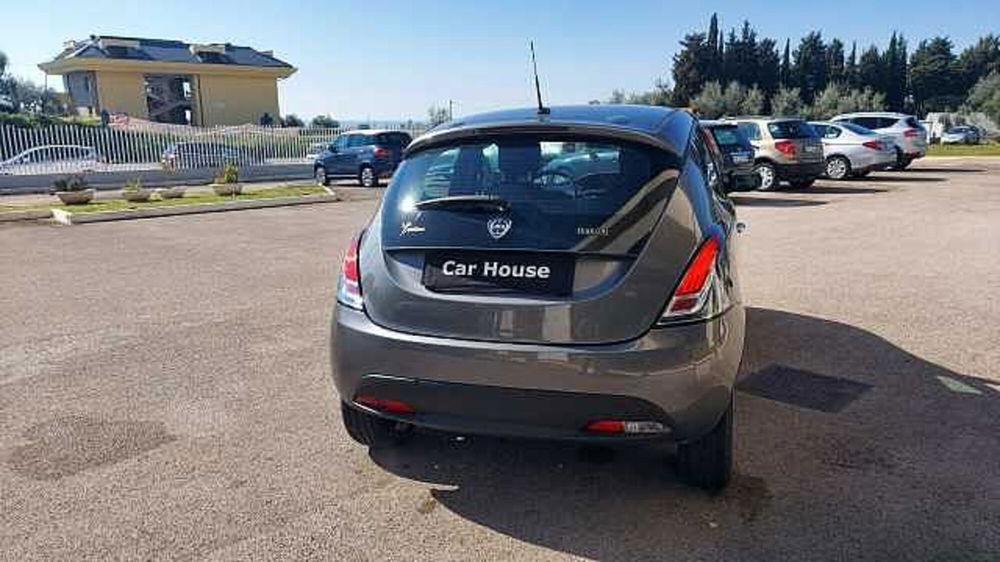 Lancia Ypsilon usata a Latina (4)