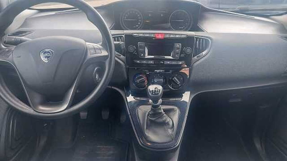 Lancia Ypsilon usata a Latina (5)