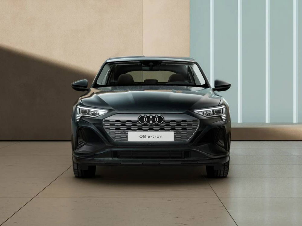 Audi Q8 Sportback nuova a Novara (3)