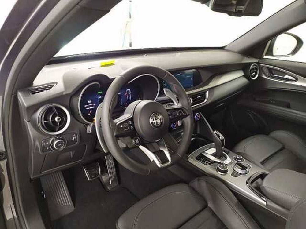 Alfa Romeo Stelvio nuova a Cuneo (16)