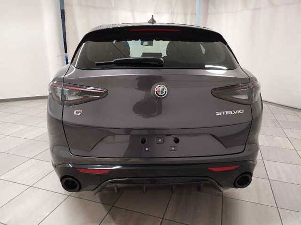 Alfa Romeo Stelvio nuova a Cuneo (7)