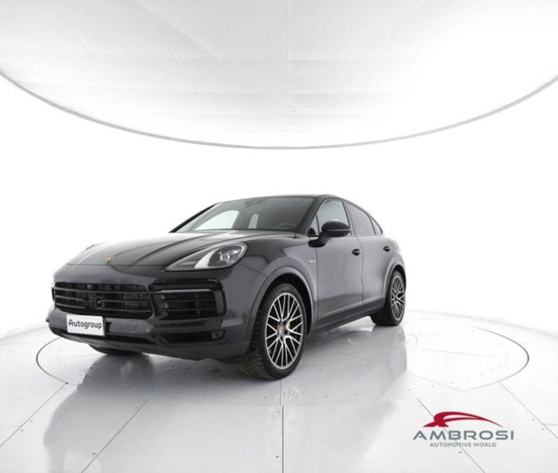 Porsche Cayenne 3.0 V6 E-Hybrid  del 2021 usata a Corciano