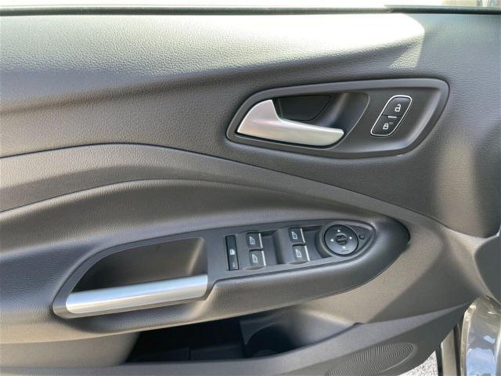 Ford Kuga 1.5 TDCI 120 CV S&S 2WD Titanium  del 2018 usata a Maniago (4)