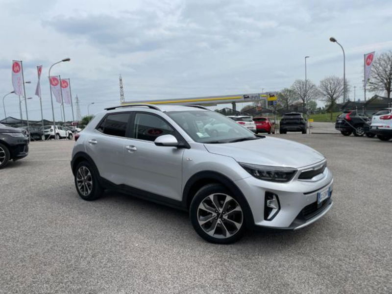 Kia Stonic 1.0 T-GDi 100 CV MHEV iMT Style  del 2022 usata a Maniago