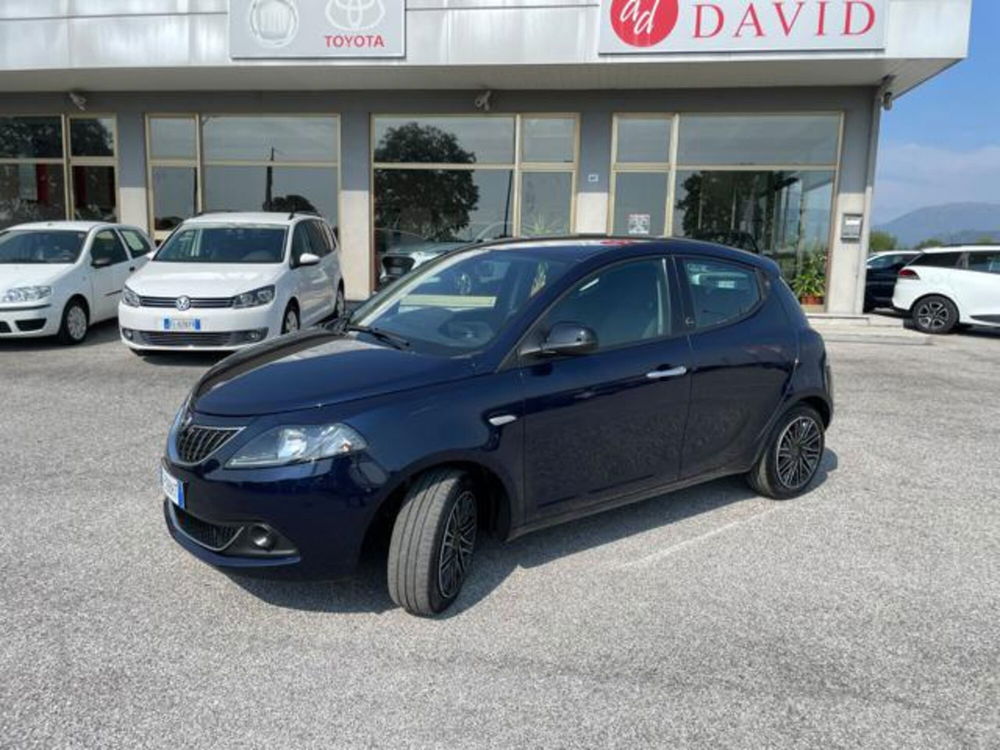 Lancia Ypsilon 1.0 FireFly 5 porte S&S Hybrid Ecochic Silver  del 2021 usata a Maniago (2)