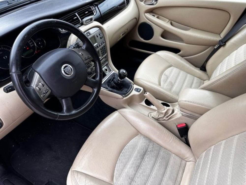 Jaguar X-Type usata a Siena (9)